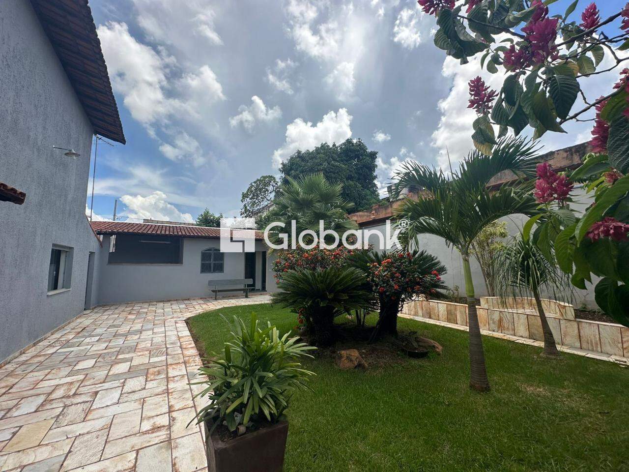Casa 6 quartos para aluguel Monte Carmelo 320m² Montes Claros MG: 