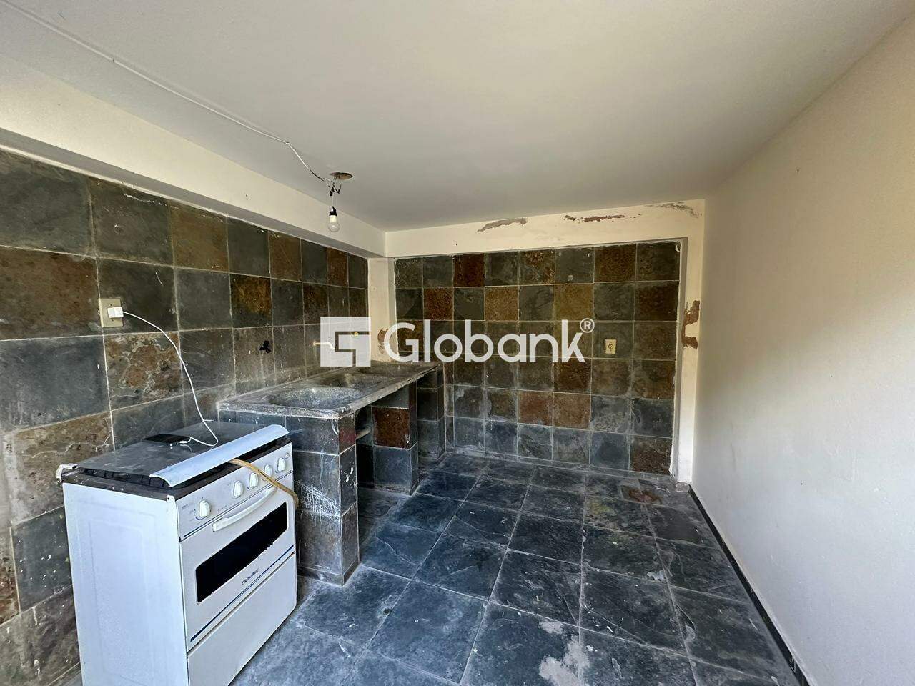 Casa 2 quartos para aluguel Morrinhos 30m² Montes Claros MG: 