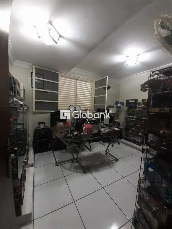 Casa 6 quartos para aluguel Vila Brasília 354m² Montes Claros MG: