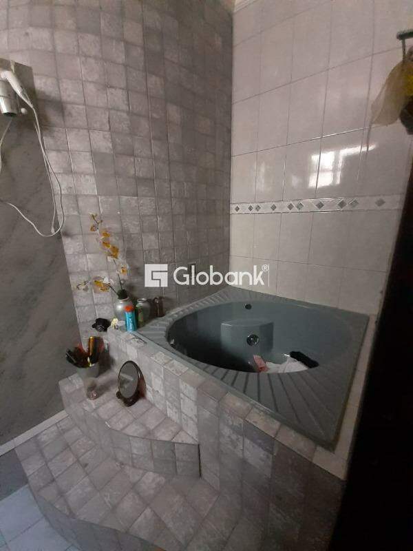 Casa 6 quartos para aluguel Vila Brasília 354m² Montes Claros MG: