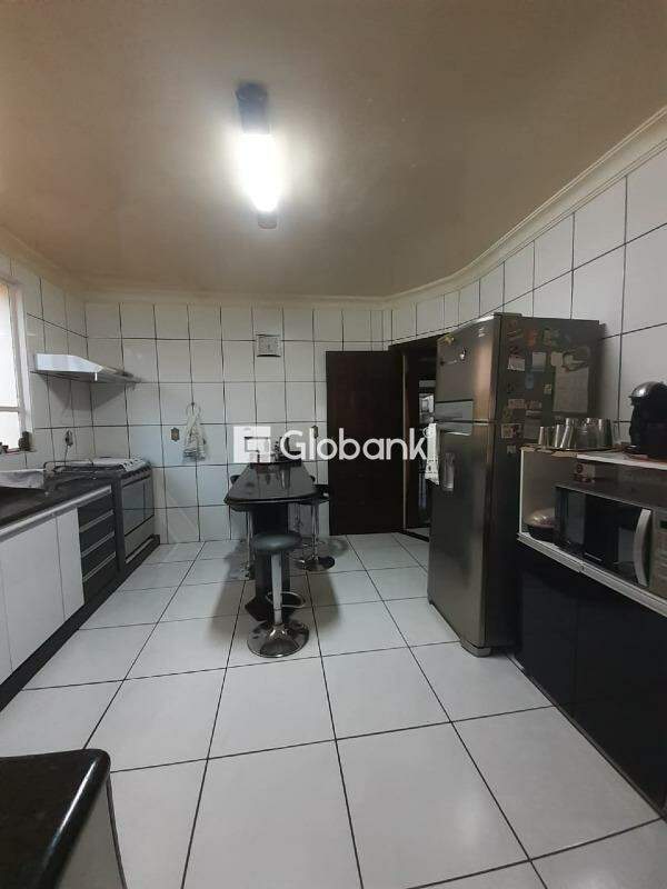 Casa 6 quartos para aluguel Vila Brasília 354m² Montes Claros MG: