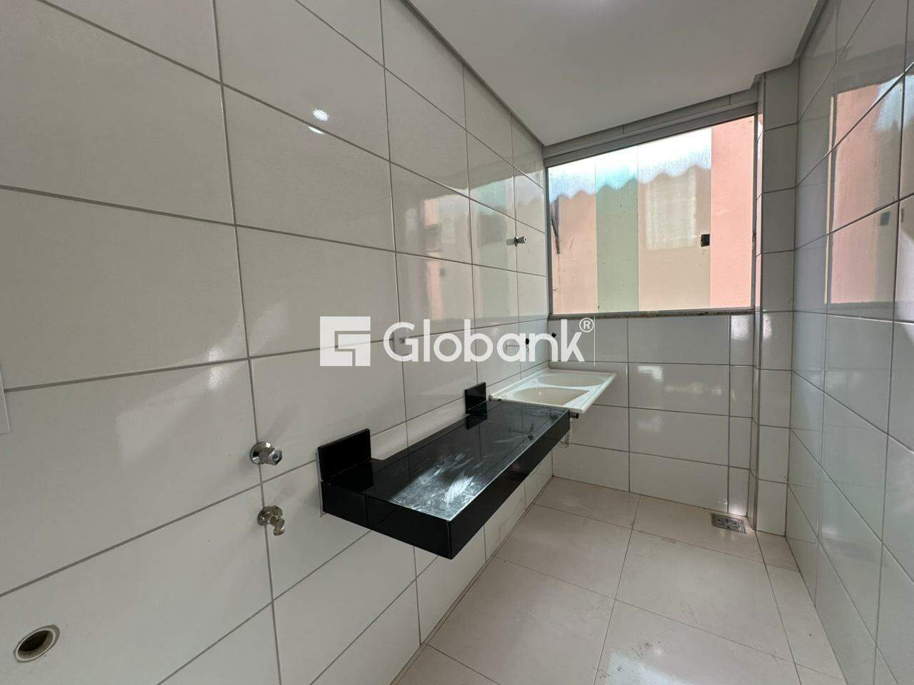 Apartamento 3 quartos para aluguel Vargem Grande II 110m² Montes Claros MG: Área de serviço