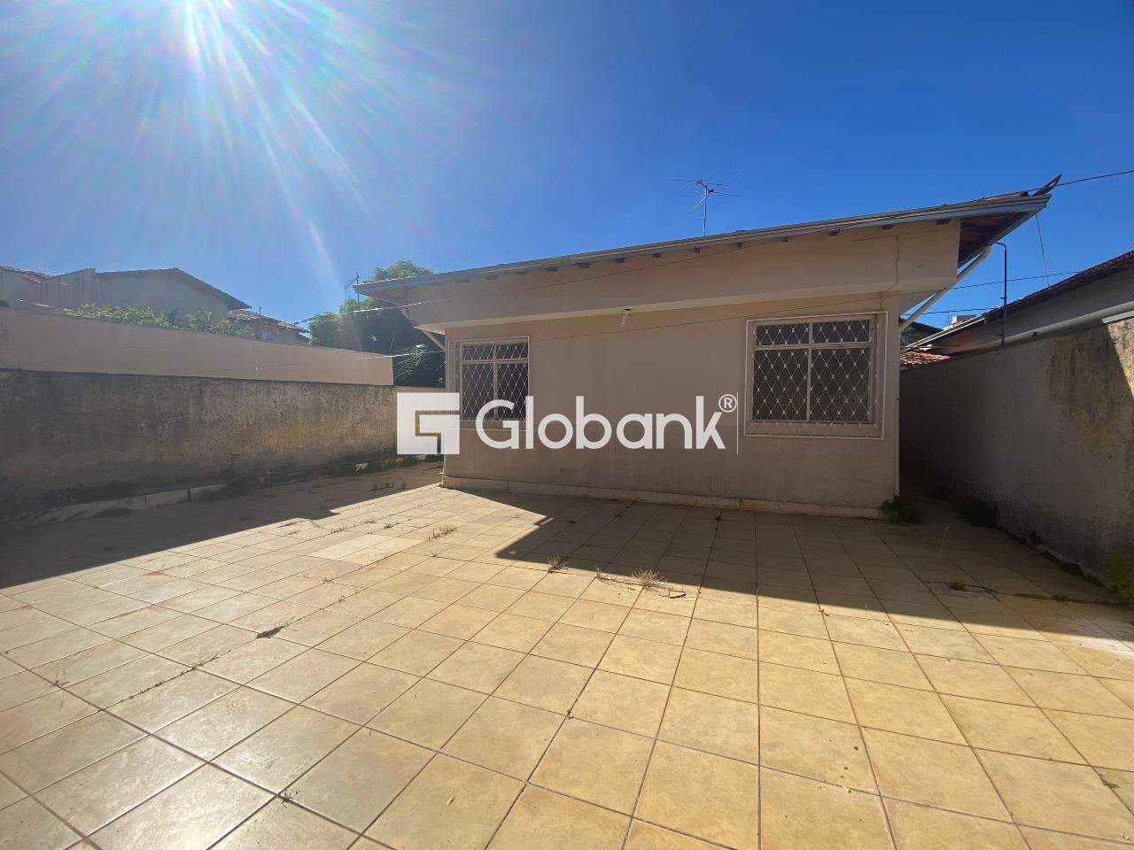 Casa 3 quartos para aluguel Funcionários 100m² Montes Claros MG: 