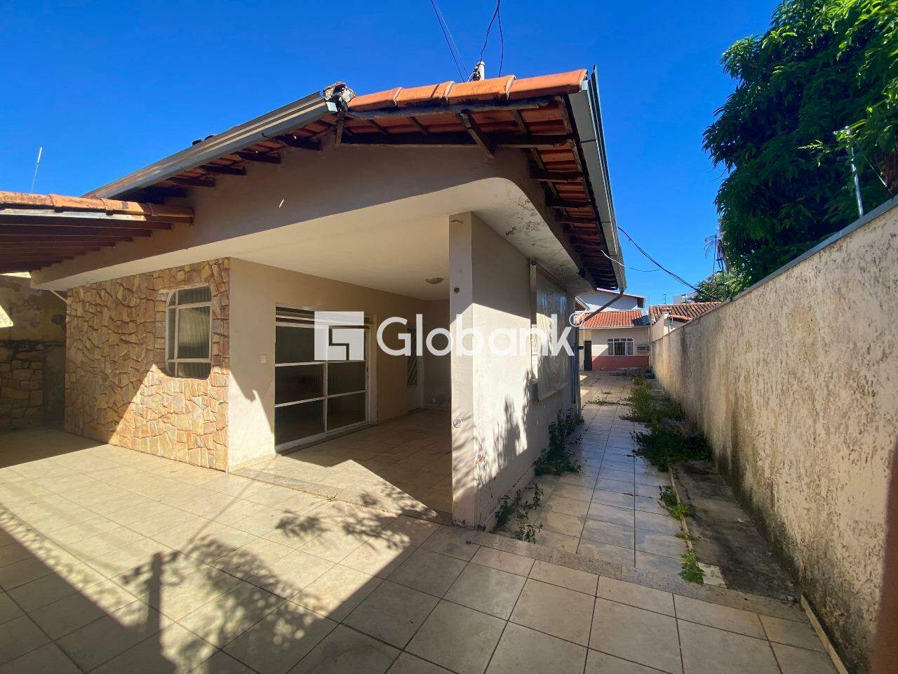 Casa 3 quartos para aluguel Funcionários 100m² Montes Claros MG: 