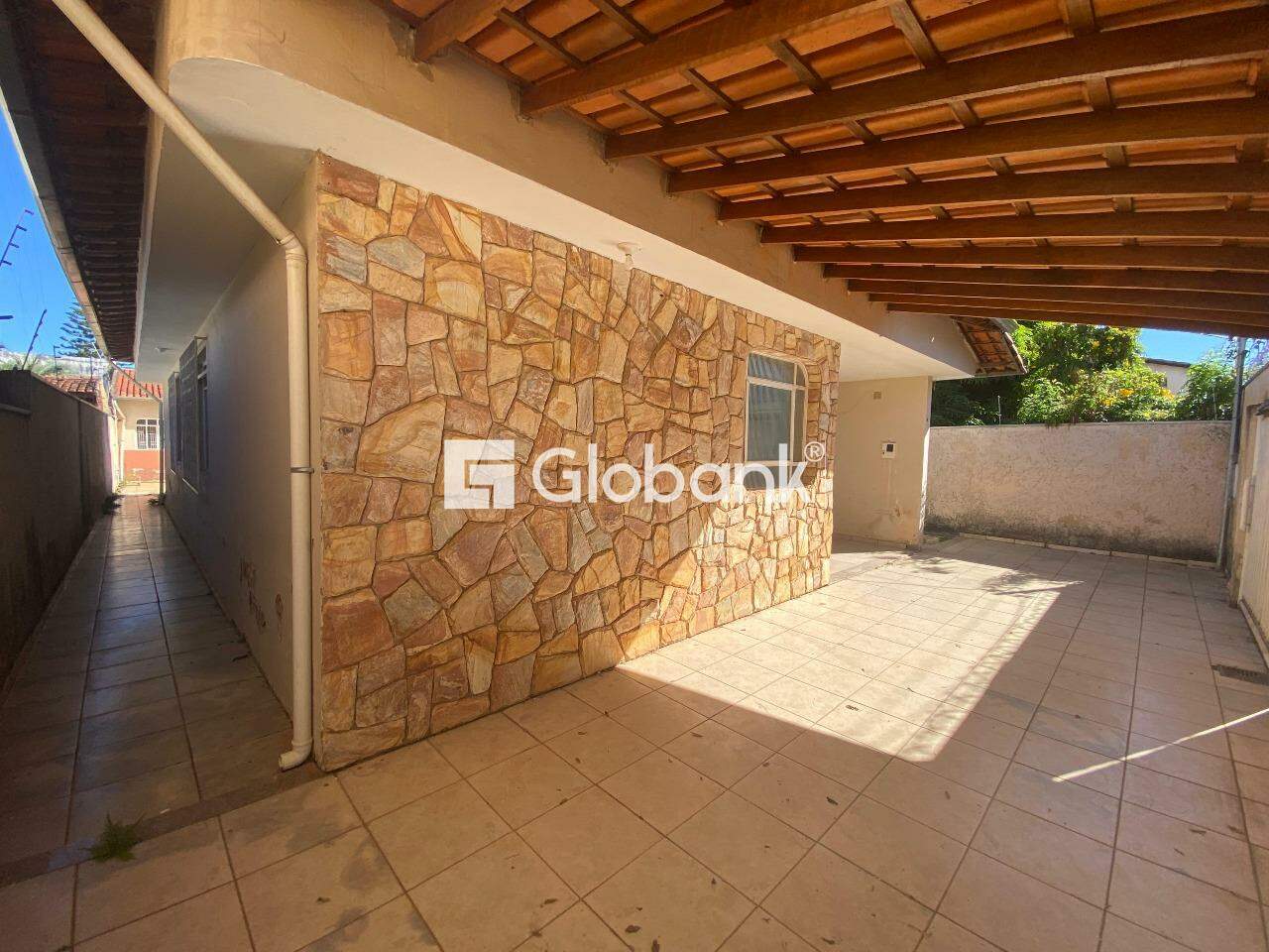 Casa 3 quartos para aluguel Funcionários 100m² Montes Claros MG: 