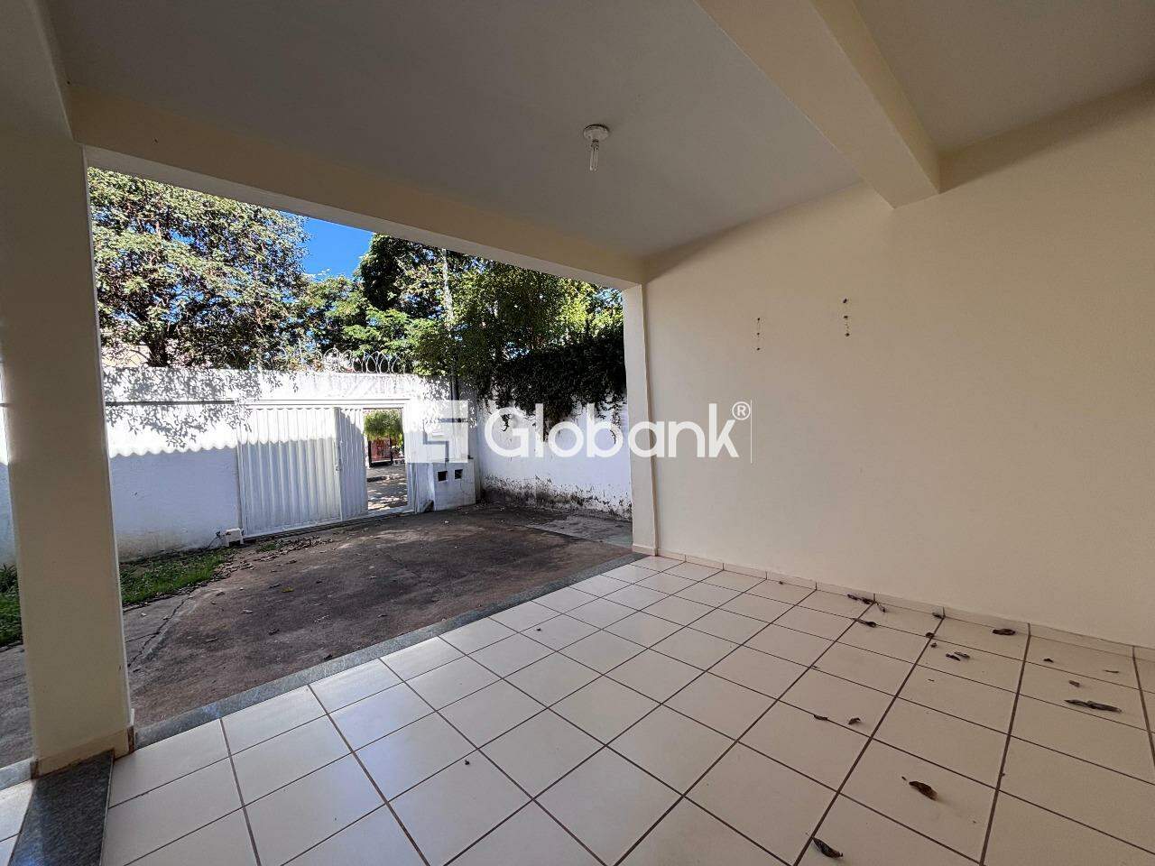 Casa 3 quartos para aluguel Morada do Sol 95m² Montes Claros MG: Garagem