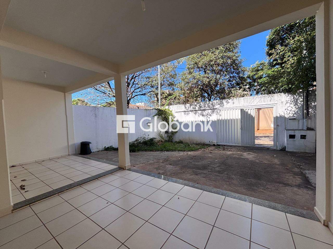 Casa 3 quartos para aluguel Morada do Sol 95m² Montes Claros MG: Garagem
