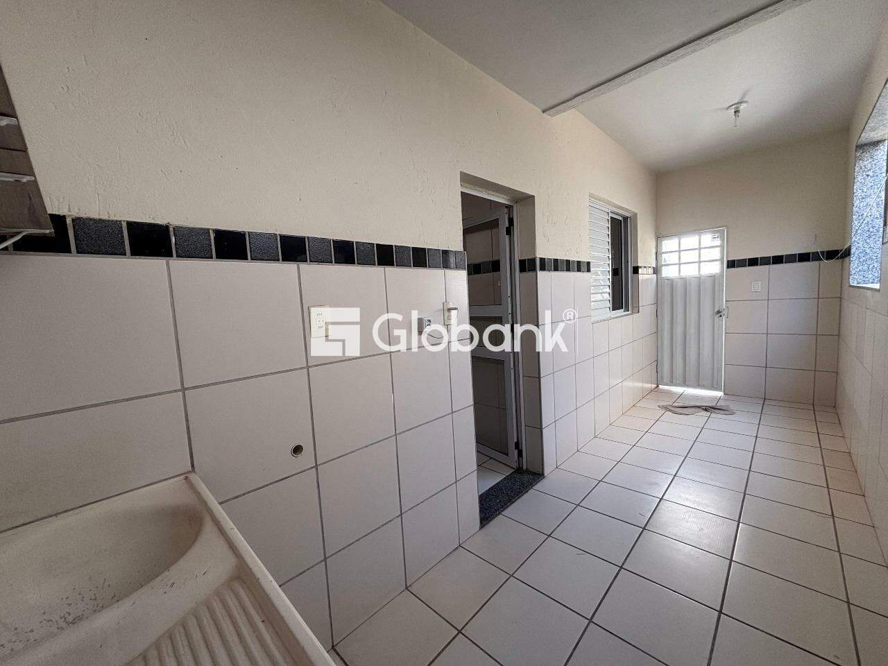 Casa 3 quartos para aluguel Morada do Sol 95m² Montes Claros MG: Área de serviço