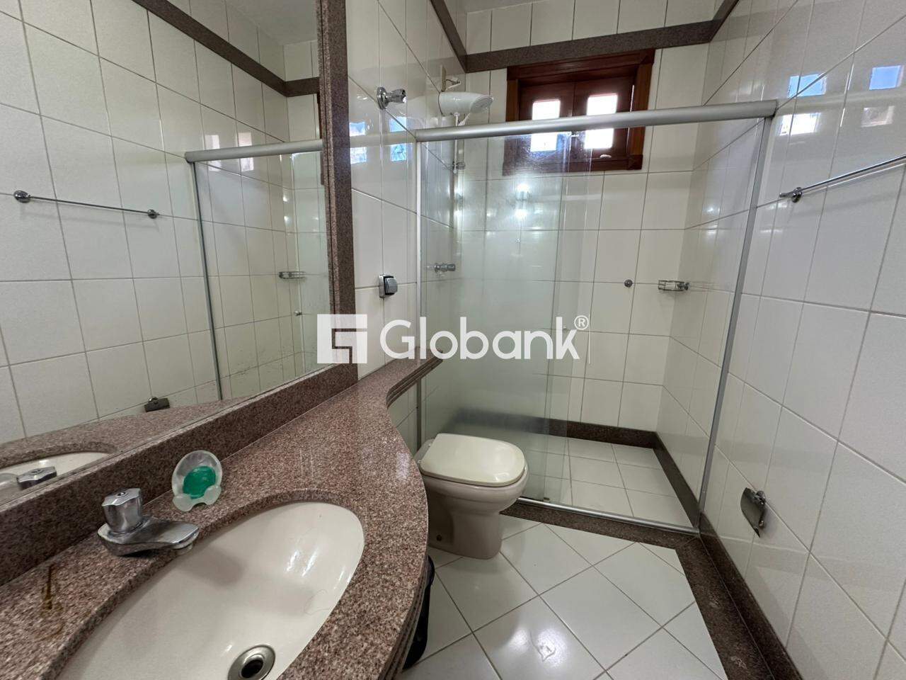 Casa 3 quartos à venda Jardim Panorama 290m² Montes Claros MG: Banheiro social