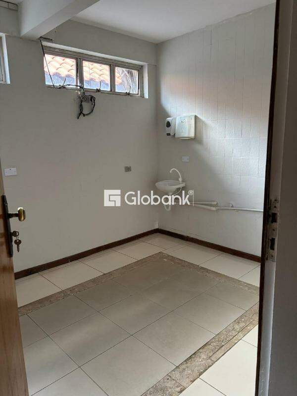 Casa comercial 6 quartos para aluguel Centro 127,12m² Montes Claros MG: 