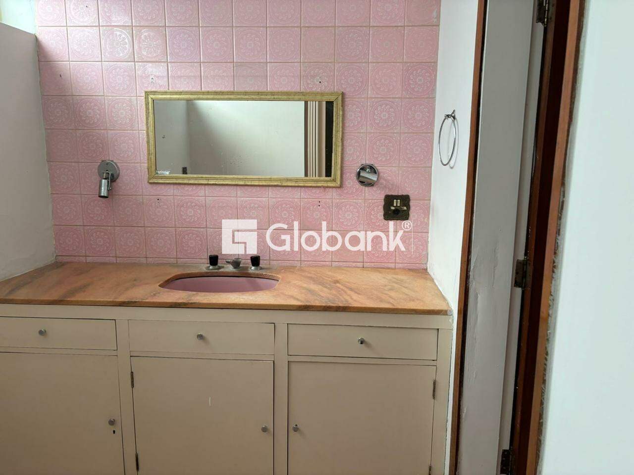Casa comercial 6 quartos para aluguel Centro 127,12m² Montes Claros MG: 