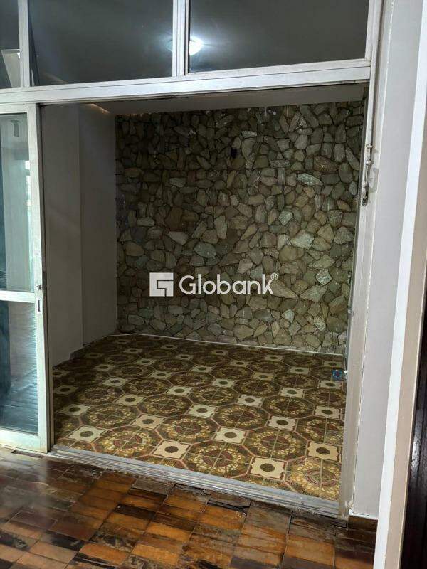 Casa comercial 6 quartos para aluguel Centro 127,12m² Montes Claros MG: 