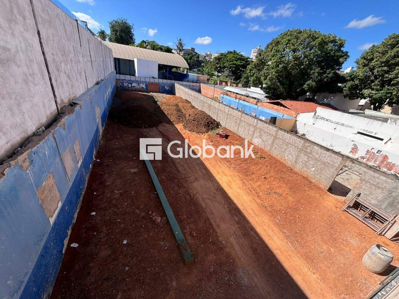 Galpão para aluguel Centro 900m² Montes Claros MG: Garagem fundo