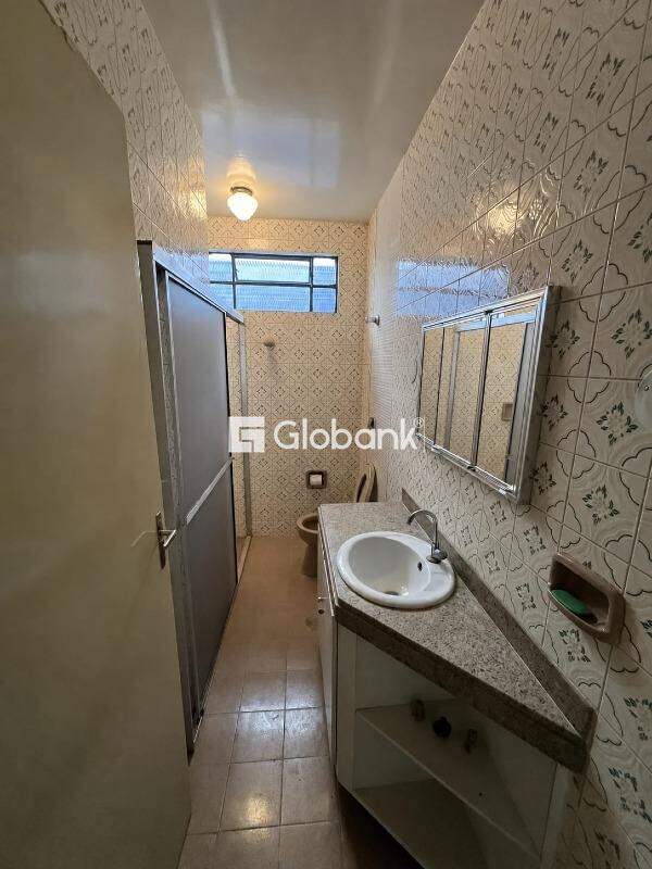 Casa 2 quartos para aluguel Jardim São Luiz 55m² Montes Claros MG: 