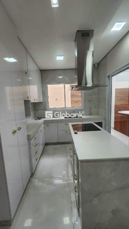 Casa em condomínio 4 quartos à venda Residencial Villa Segura 190m² Montes Claros MG: 