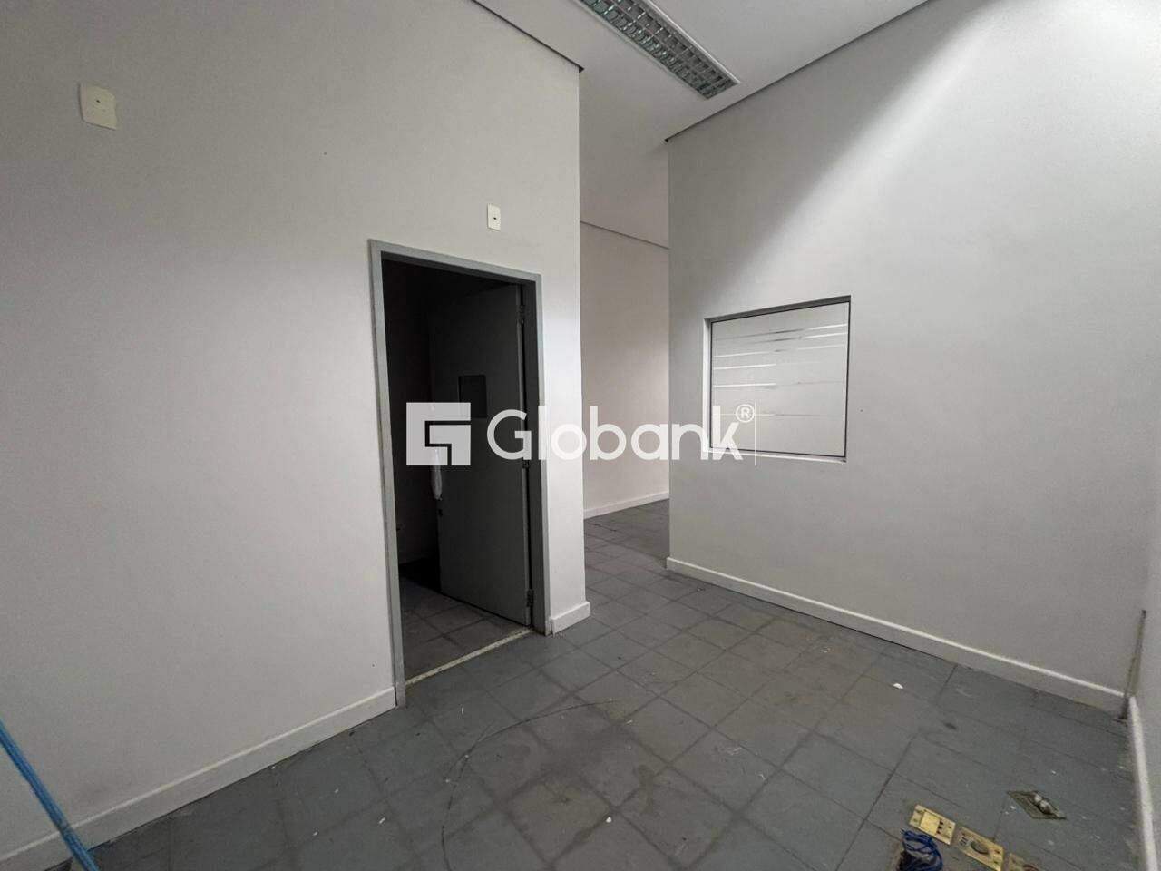 Prédio para aluguel Centro 606,56m² Montes Claros MG: INTERNO