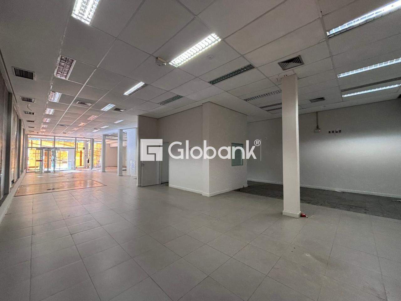 Prédio para aluguel Centro 606,56m² Montes Claros MG: INTERNO