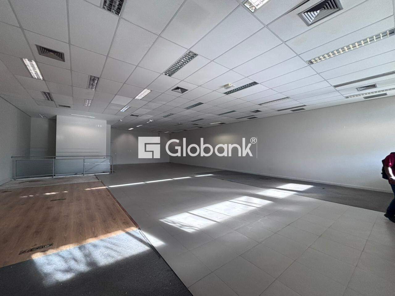 Prédio para aluguel Centro 606,56m² Montes Claros MG: INTERNO