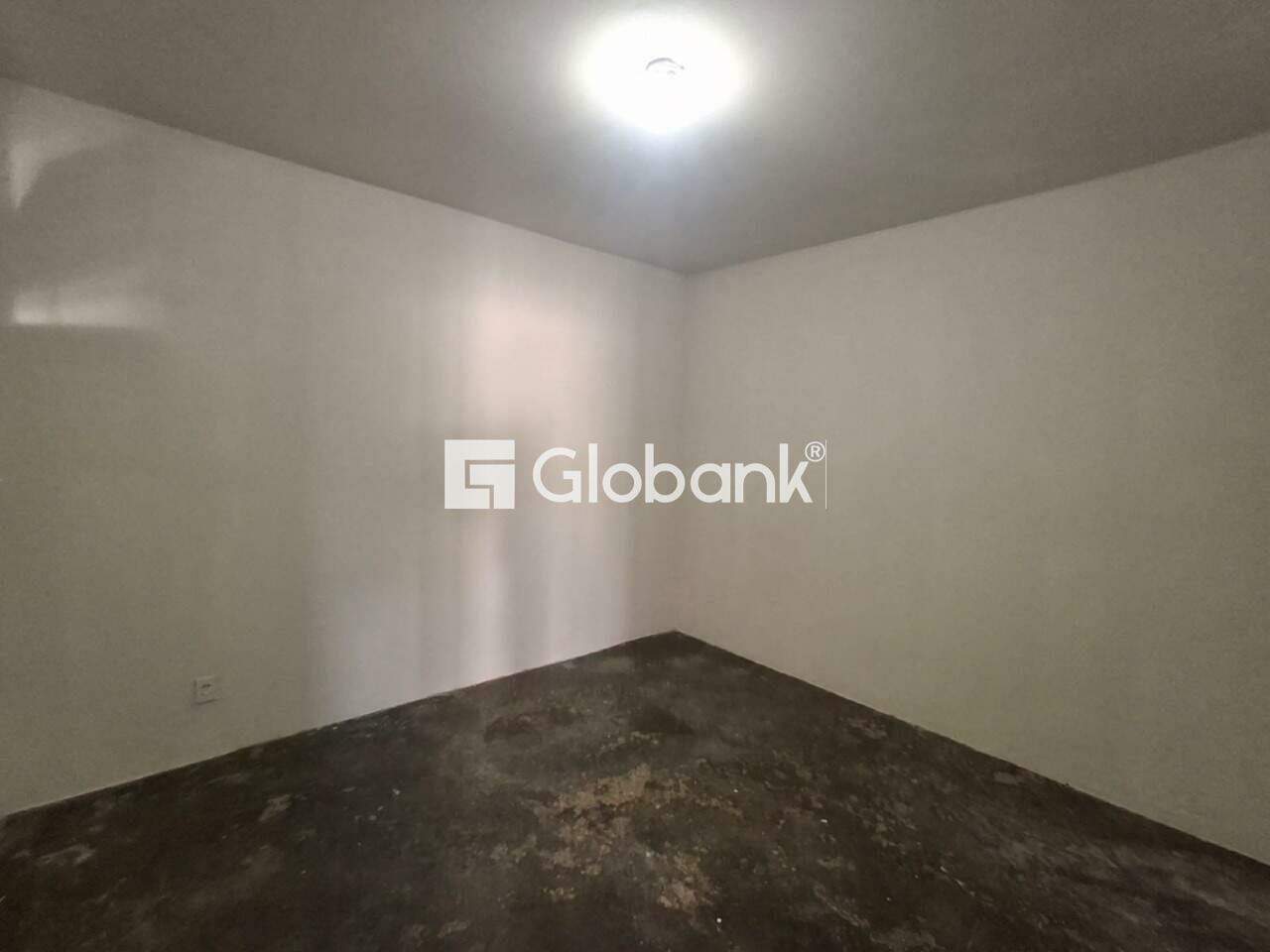 Casa 3 quartos para aluguel Vila Brasília 120m² Montes Claros MG:
