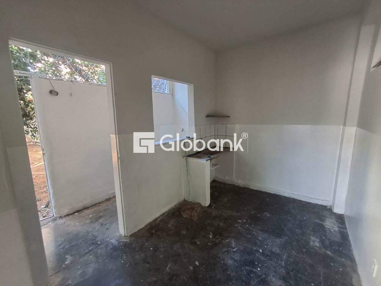 Casa 3 quartos para aluguel Vila Brasília 120m² Montes Claros MG:
