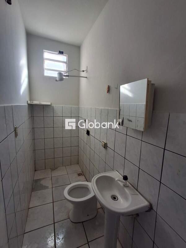 Casa 3 quartos para aluguel Vila Brasília 120m² Montes Claros MG: