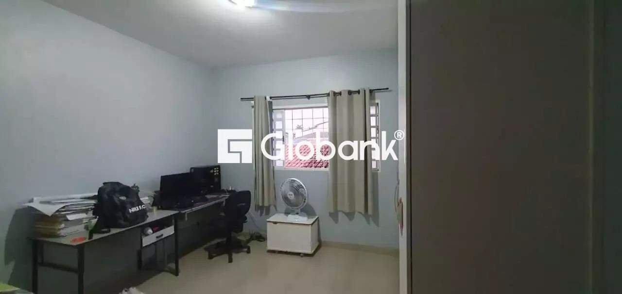 Casa 4 quartos para aluguel Jardim São Luiz 240m² Montes Claros MG: 