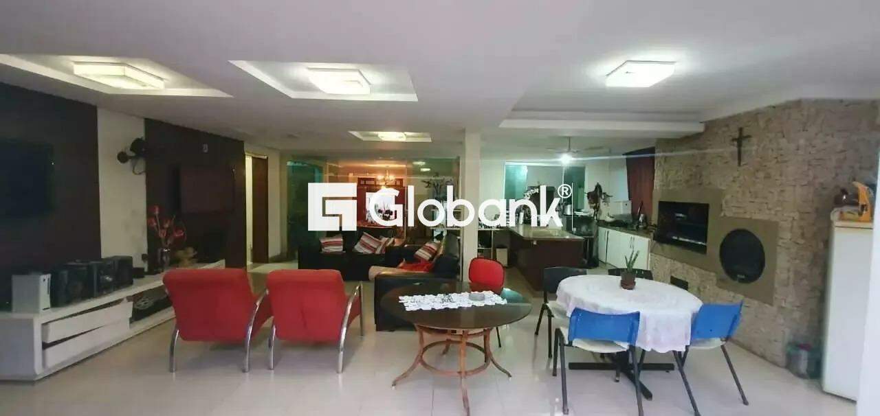 Casa 4 quartos para aluguel Jardim São Luiz 240m² Montes Claros MG: 
