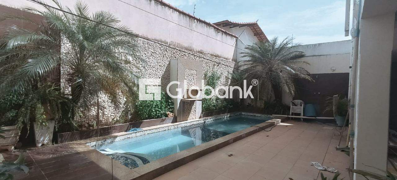 Casa 4 quartos para aluguel Jardim São Luiz 240m² Montes Claros MG: 