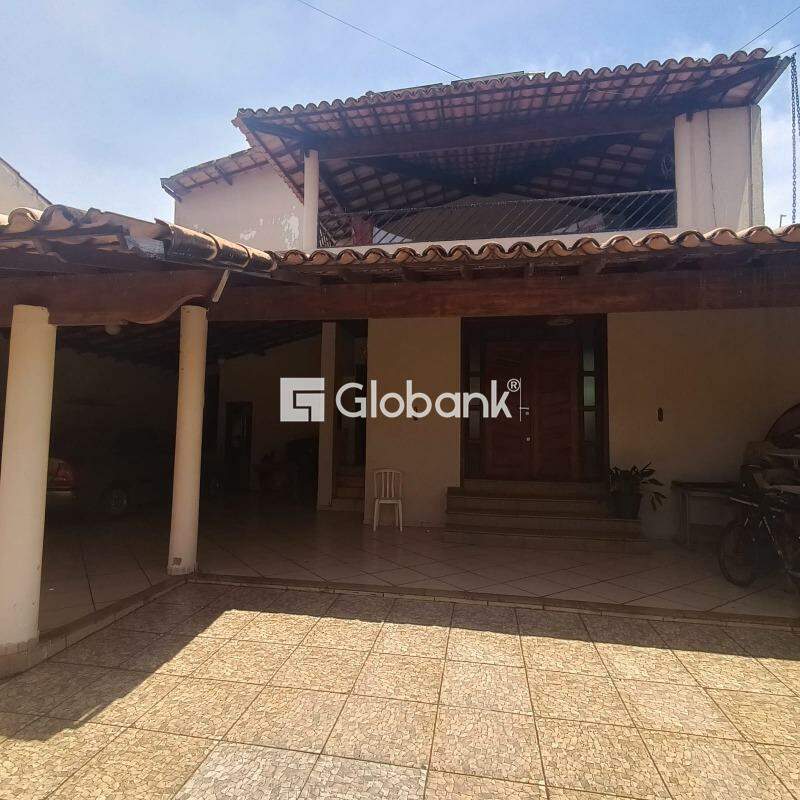 Casa 4 quartos para aluguel Jardim São Luiz 240m² Montes Claros MG: 