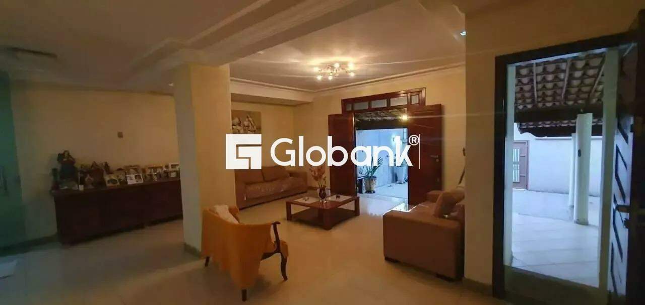Casa 4 quartos para aluguel Jardim São Luiz 240m² Montes Claros MG: 