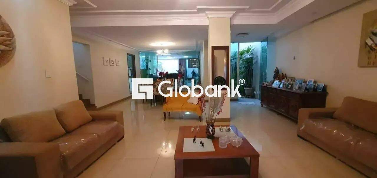 Casa 4 quartos para aluguel Jardim São Luiz 240m² Montes Claros MG: 