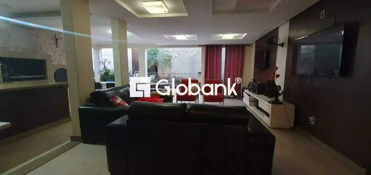 Casa 4 quartos para aluguel Jardim São Luiz 240m² Montes Claros MG: 