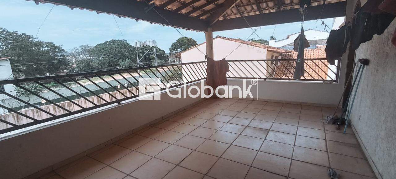 Casa 4 quartos para aluguel Jardim São Luiz 240m² Montes Claros MG: 
