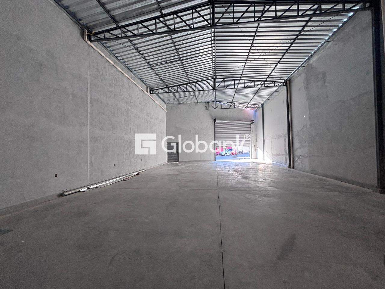 Galpão para aluguel Maracanã 395m² Montes Claros MG: Interior