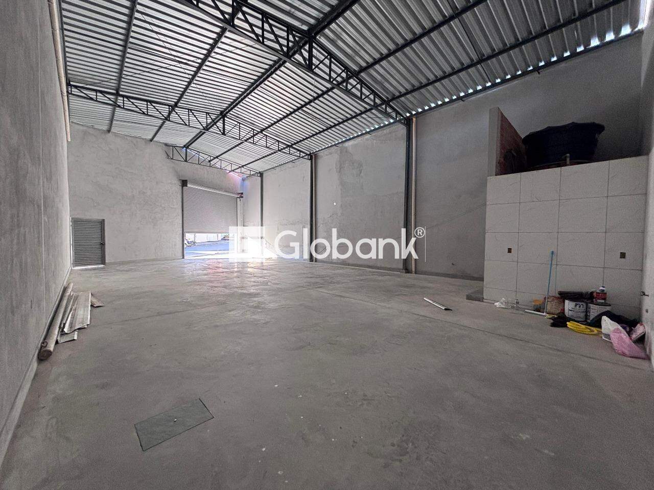 Galpão para aluguel Maracanã 395m² Montes Claros MG: Interior