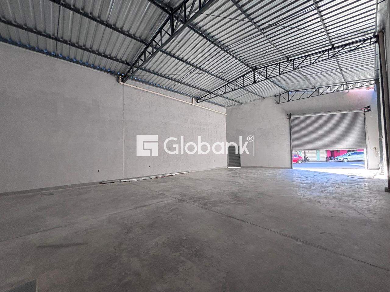 Galpão para aluguel Maracanã 395m² Montes Claros MG: Interior