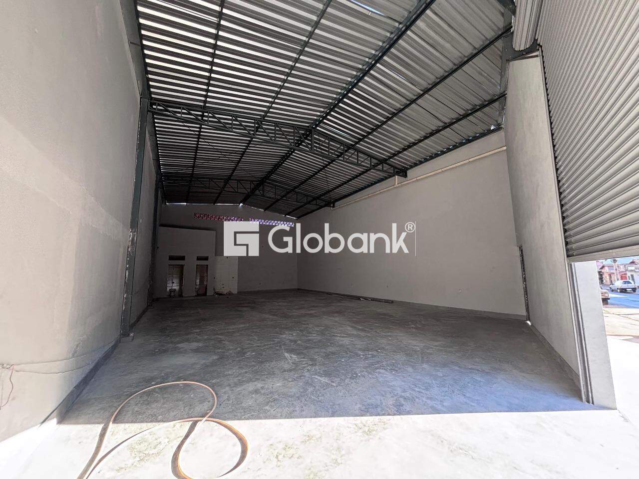 Galpão para aluguel Maracanã 395m² Montes Claros MG: Interior