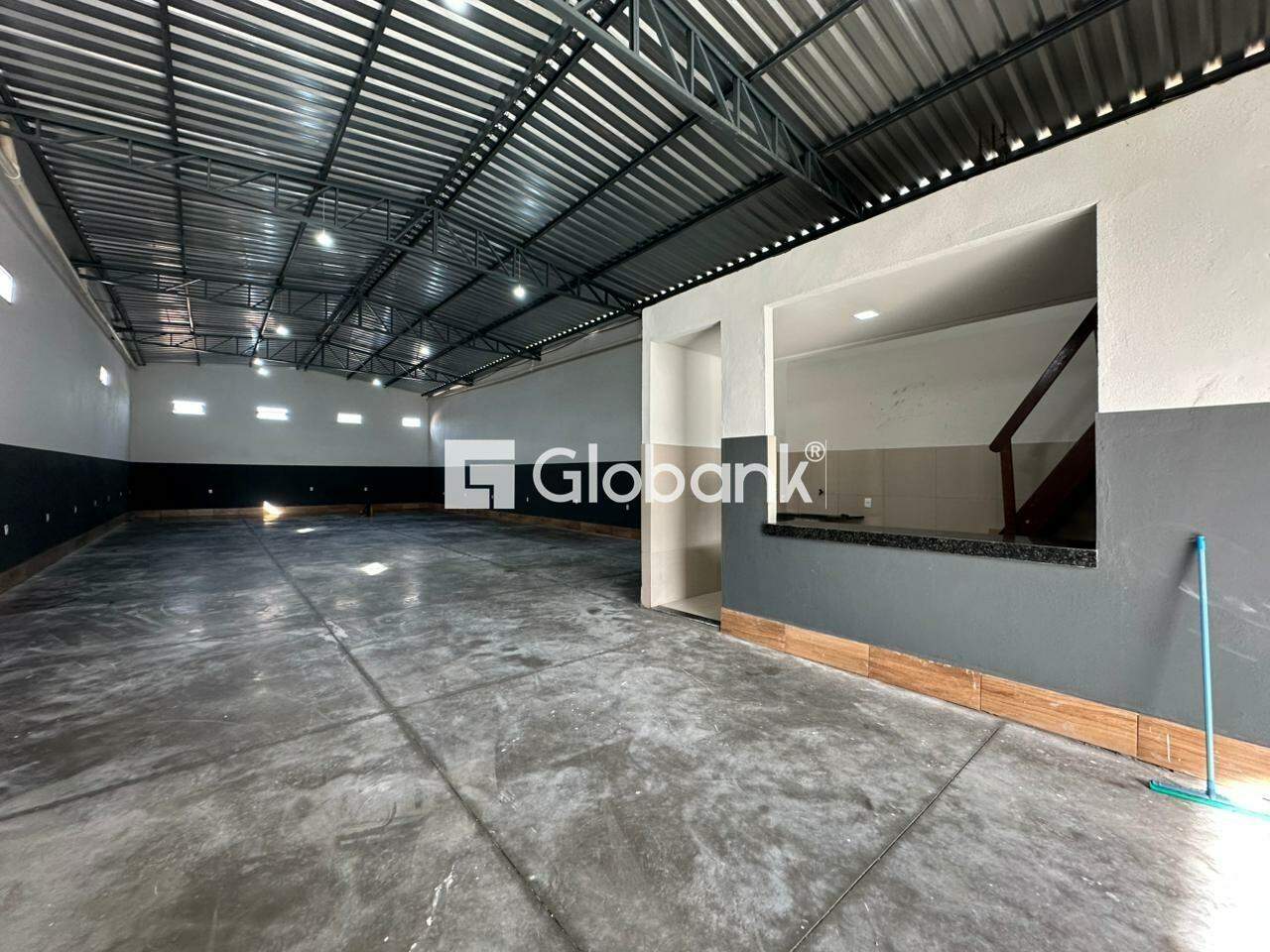 Galpão para aluguel Esplanada 300m² Montes Claros MG: 