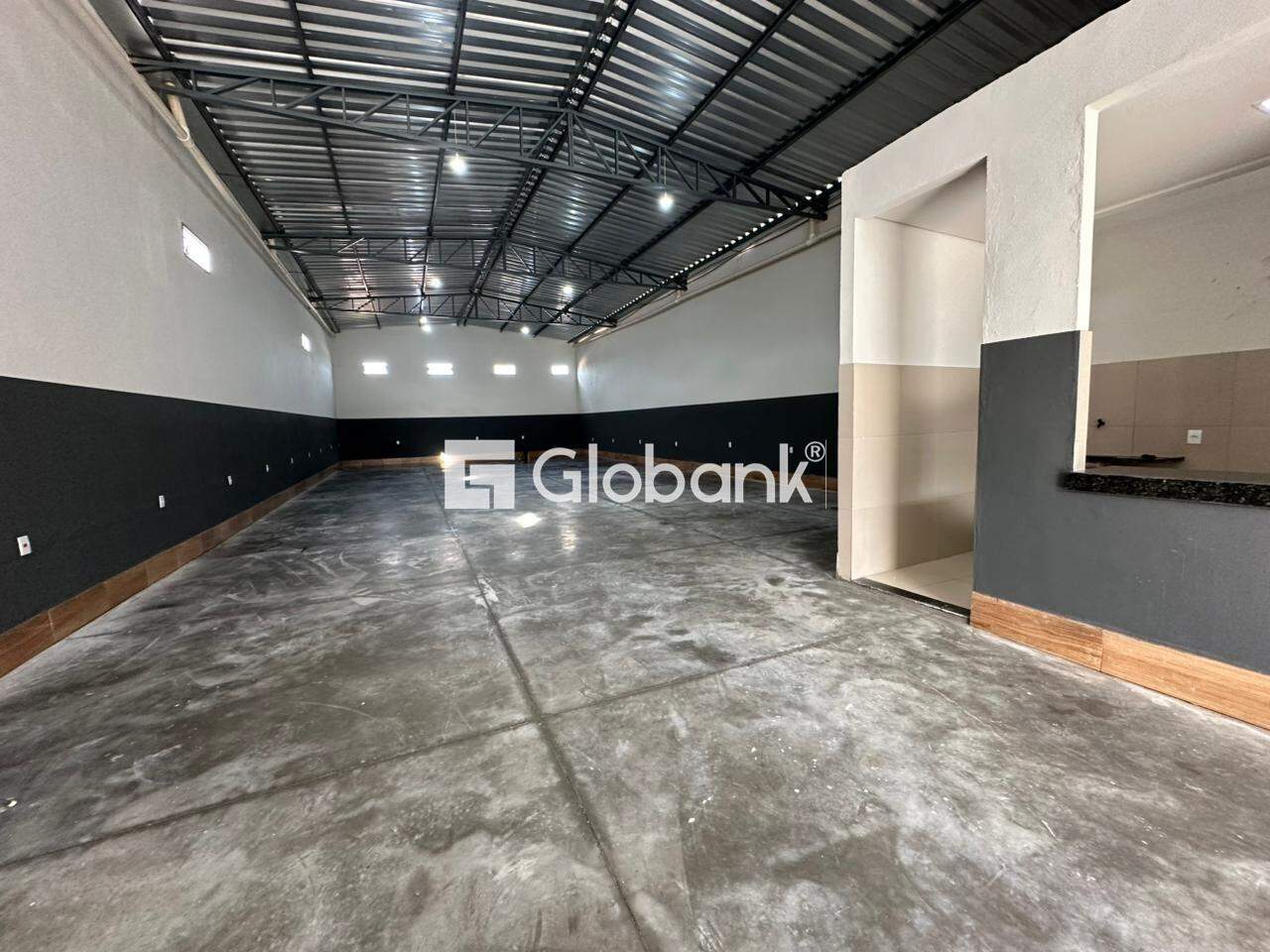 Galpão para aluguel Esplanada 300m² Montes Claros MG: 