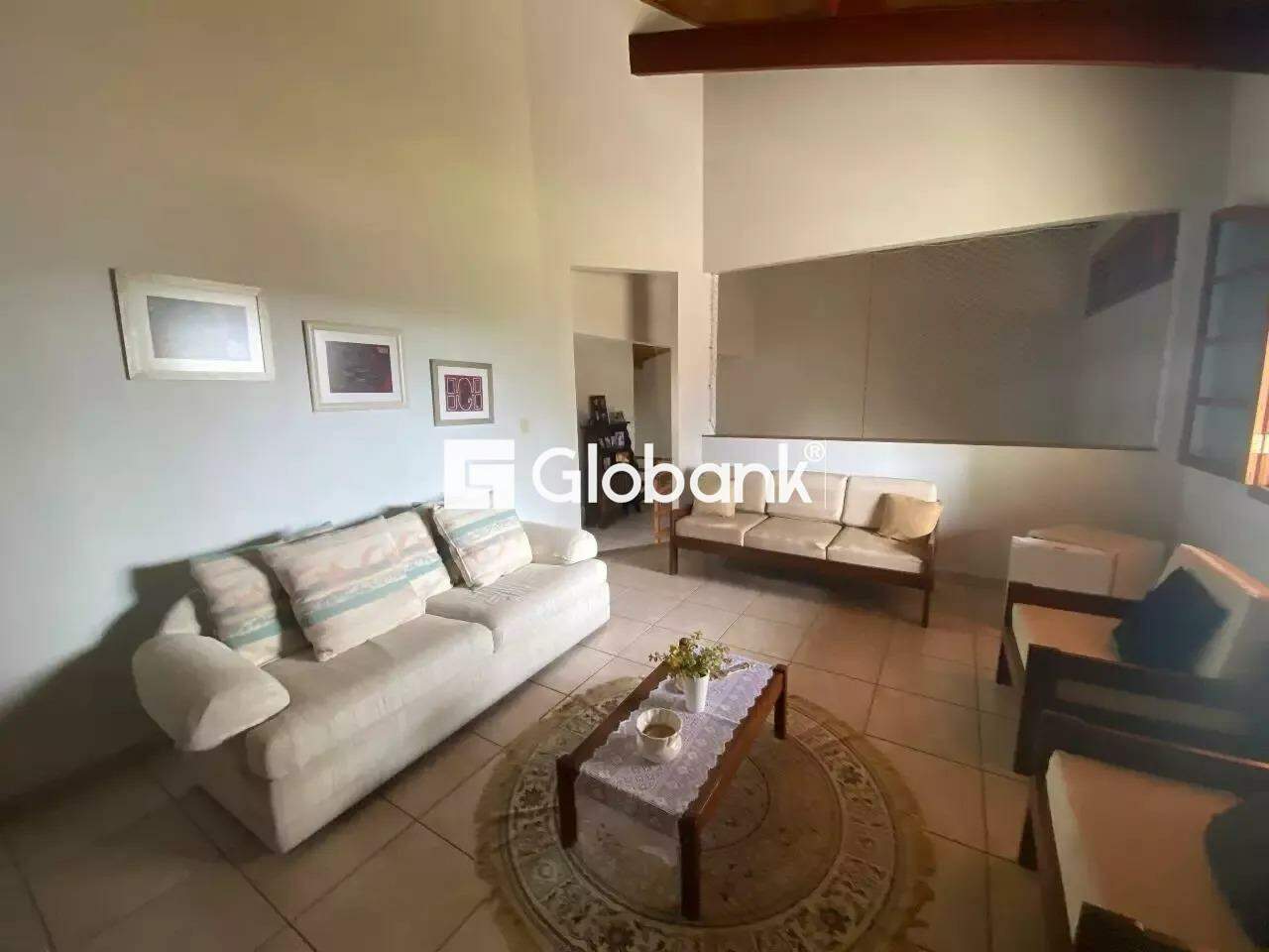 Casa 4 quartos para aluguel Cândida Câmara 300m² Montes Claros MG: 