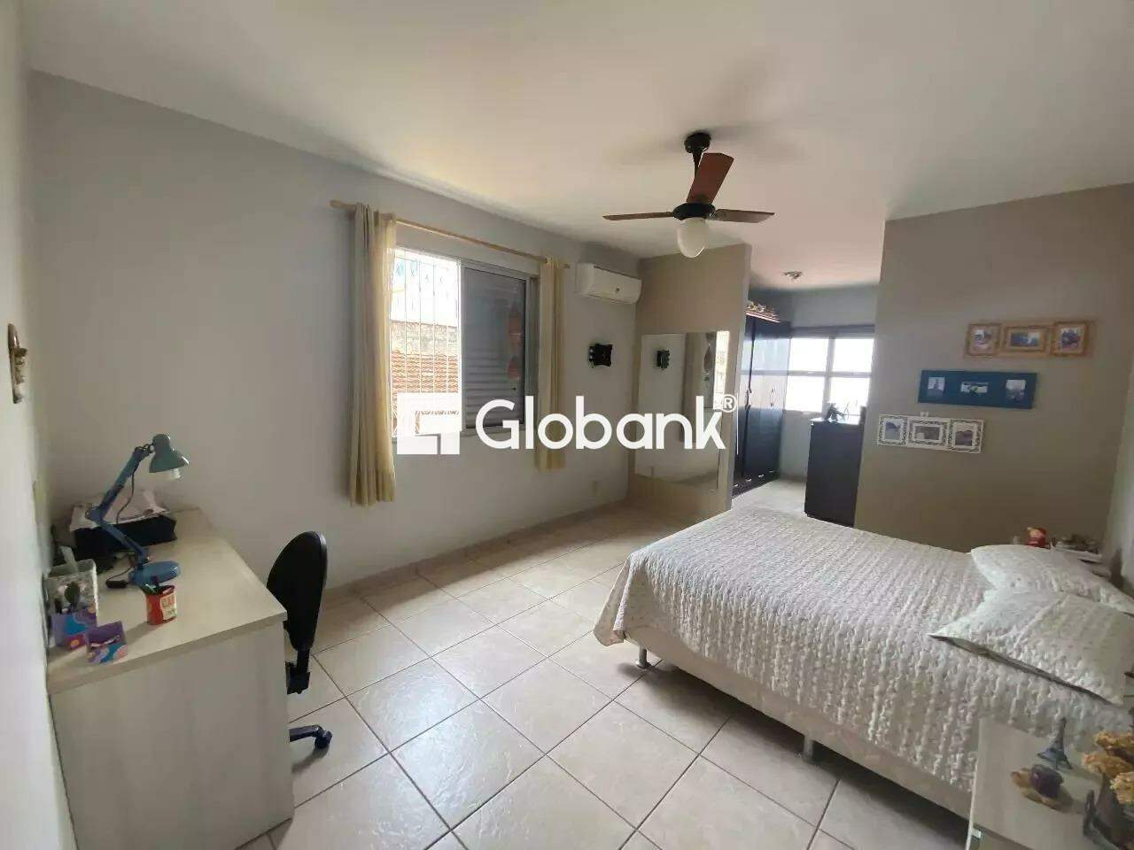Casa 4 quartos para aluguel Cândida Câmara 300m² Montes Claros MG: 
