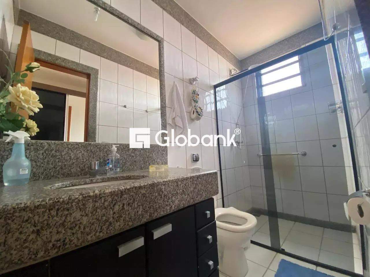 Casa 4 quartos para aluguel Cândida Câmara 300m² Montes Claros MG: 