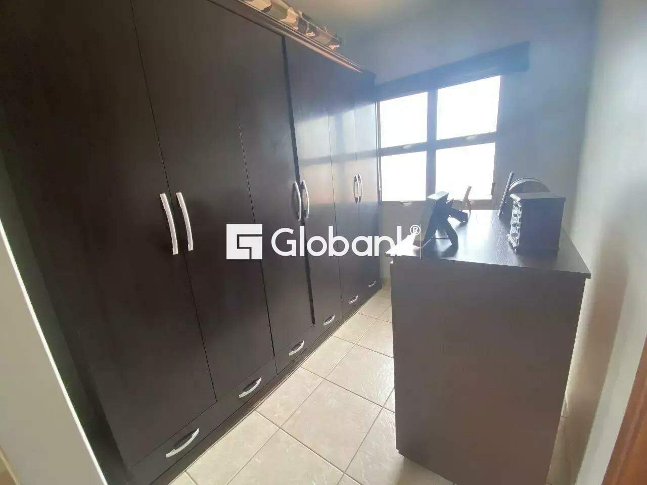 Casa 4 quartos para aluguel Cândida Câmara 300m² Montes Claros MG: 