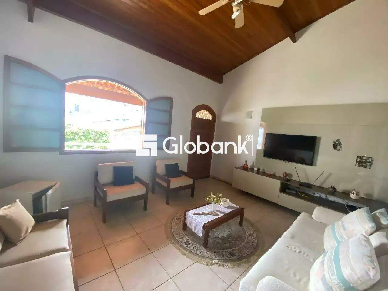 Casa 4 quartos para aluguel Cândida Câmara 300m² Montes Claros MG: 