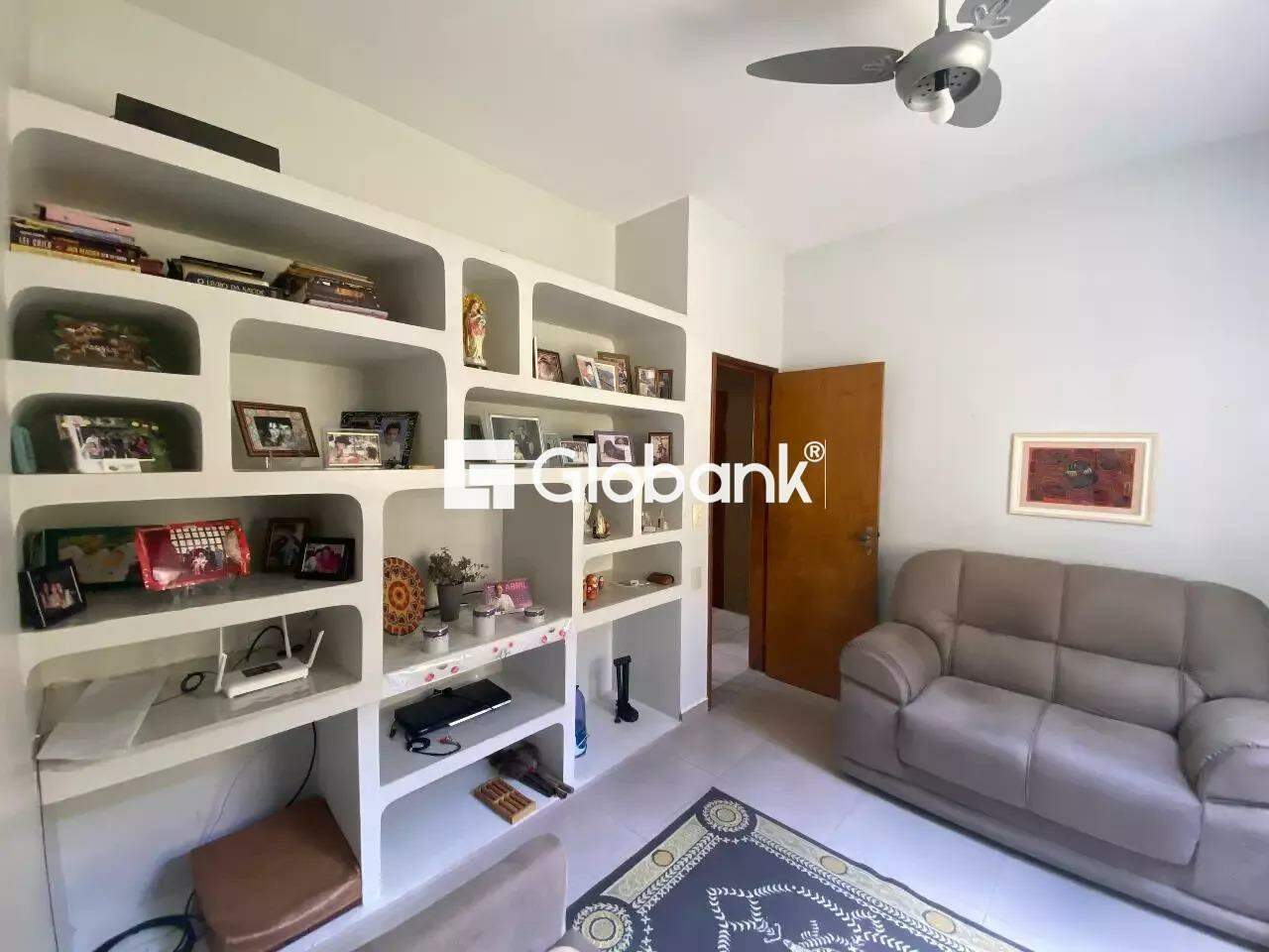 Casa 4 quartos para aluguel Cândida Câmara 300m² Montes Claros MG: 