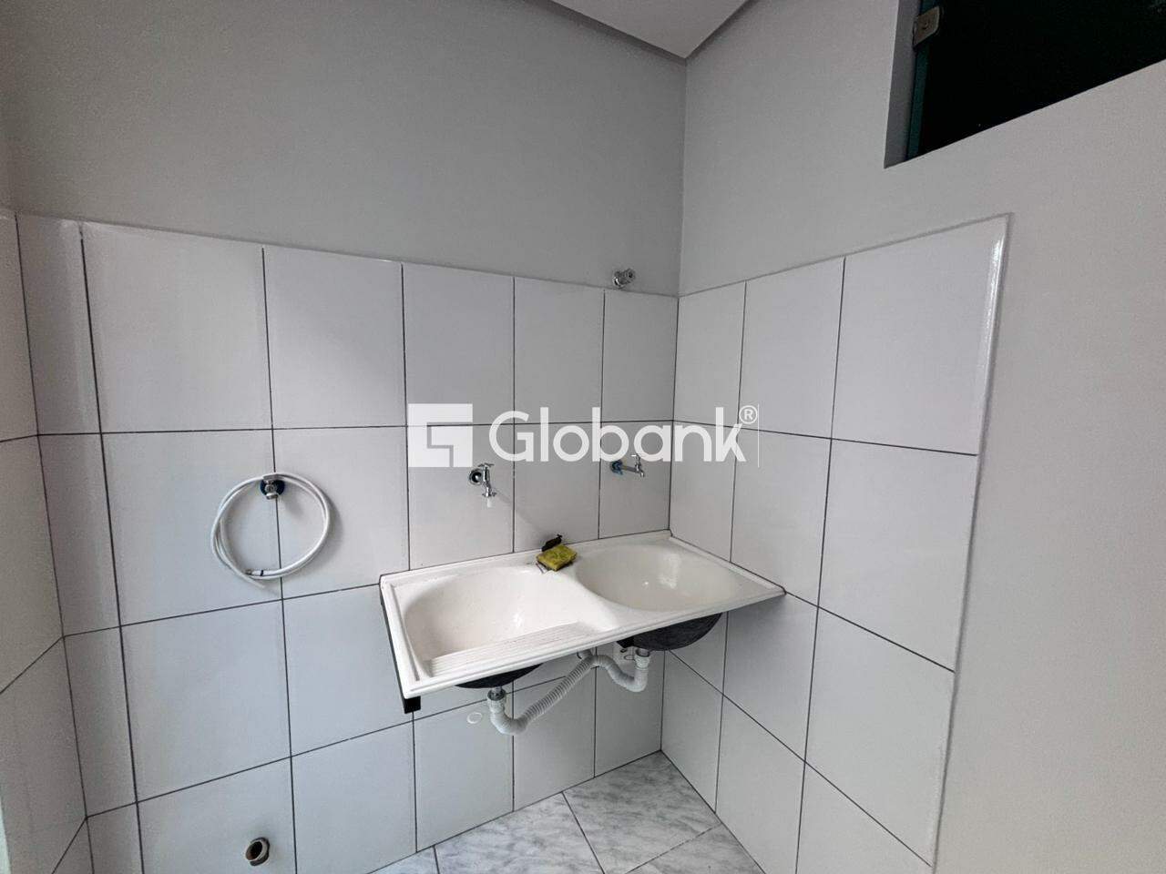 Kitnet 1 quarto para aluguel Melo 45m² Montes Claros MG: Área de serviço