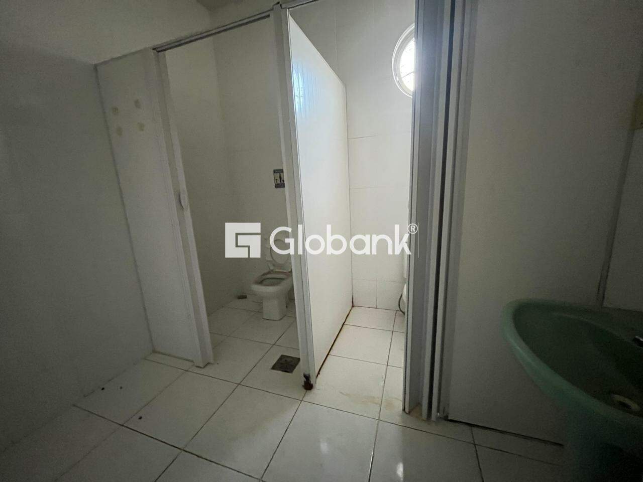 Casa comercial 4 quartos à venda Centro 280m² Montes Claros MG: