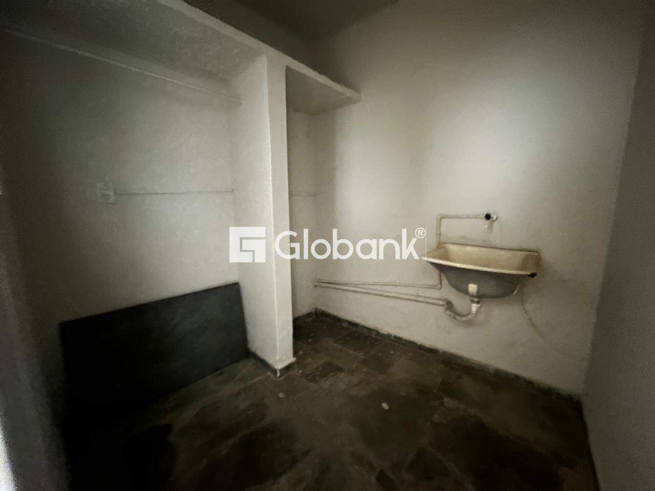 Casa comercial 4 quartos à venda Centro 280m² Montes Claros MG: