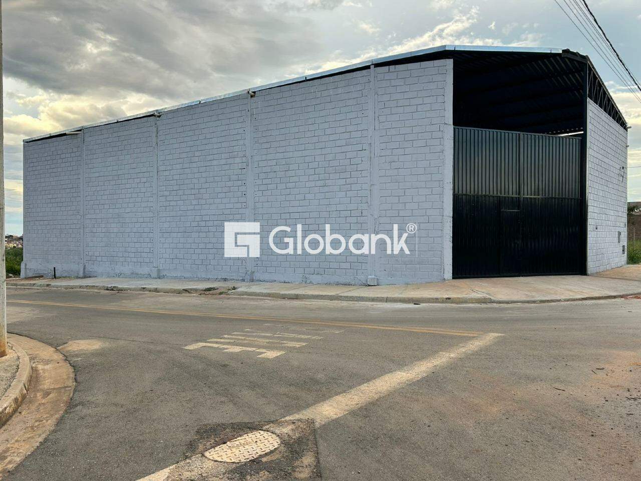 Galpão para aluguel Residencial Monte Belo 357m² Montes Claros MG: