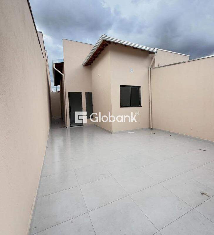 Casa 2 quartos para aluguel Carmelo 50m² Montes Claros MG: Fachada